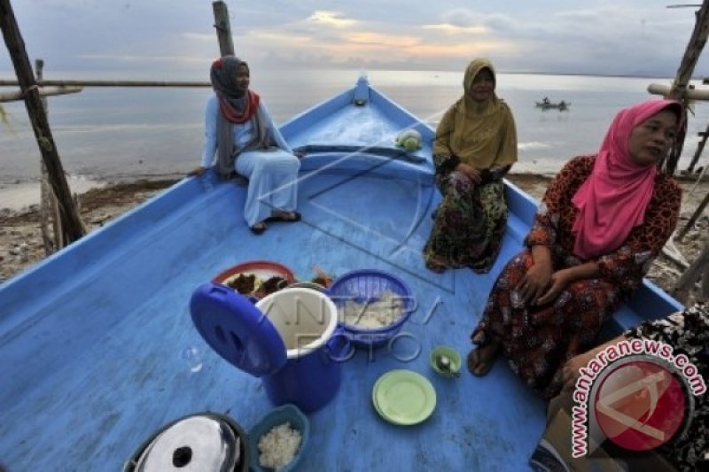 RITUAL PELEPASAN KAPAL PHINISI