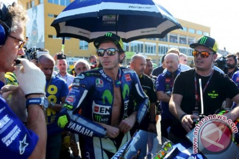 Rossi akan akhiri karir di Yamaha tapi minta Lorenzo 