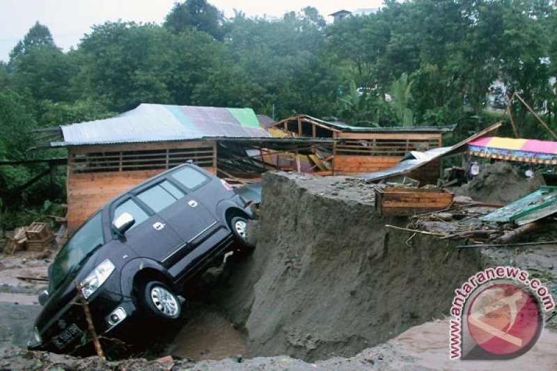 Banjir bandang Aceh Singkil telan korban meninggal