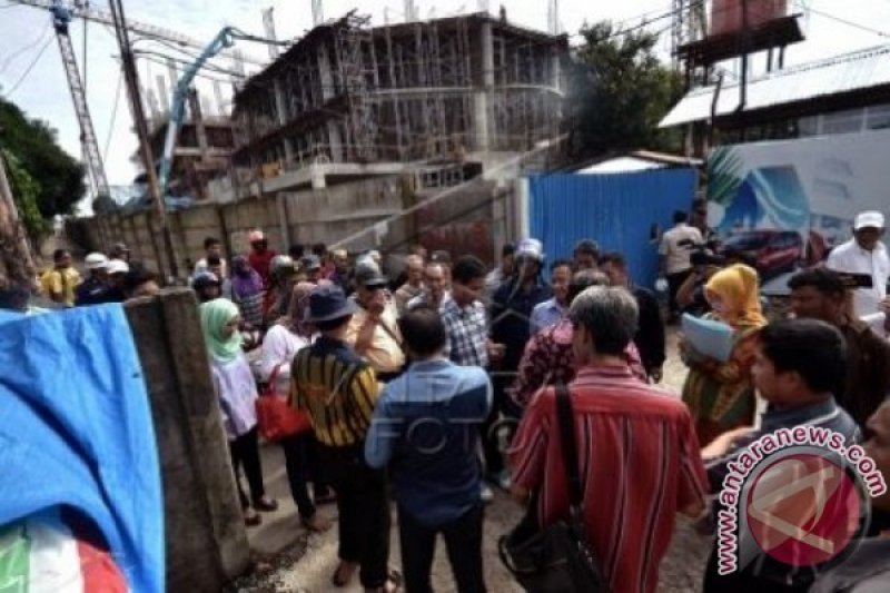 SENGKETA LAHAN PANAIKANG AUTO MALL