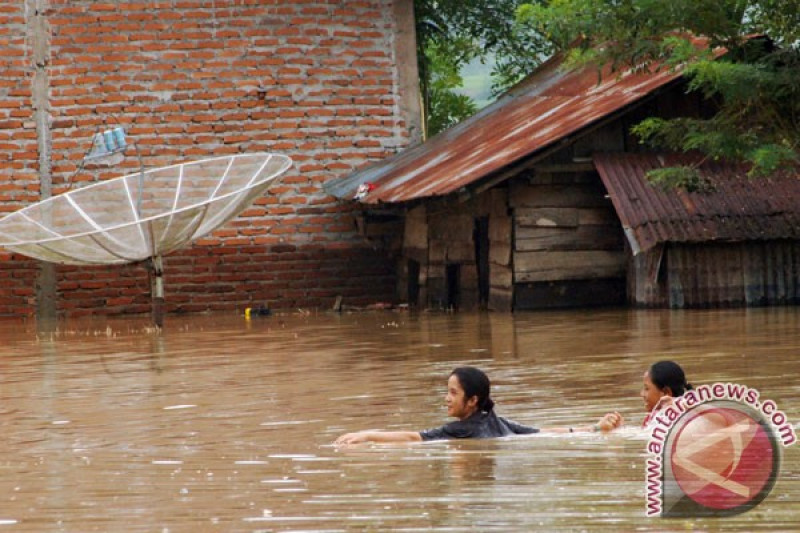 Banjir Sumbar Meluas, Jalur Transportasi Simpang Empat-Ujung Gading ...