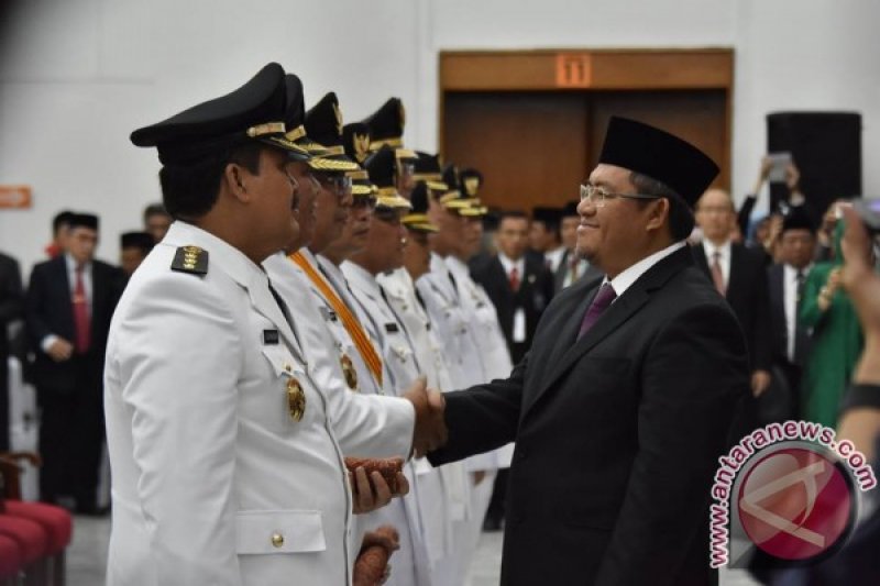 Gubernur Jabar Lantik Enam Pasang Kepala Daerah