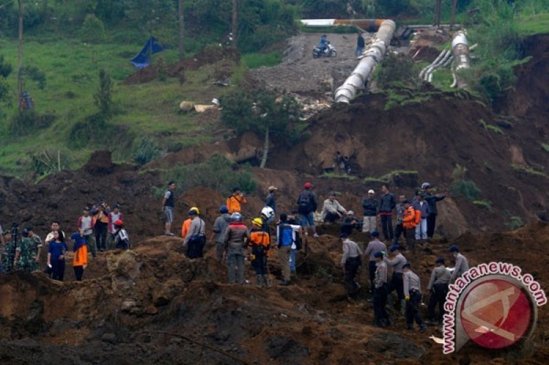 Talud Jebol, SMP Ma'arif NU Banyumas Diterjang Longsor