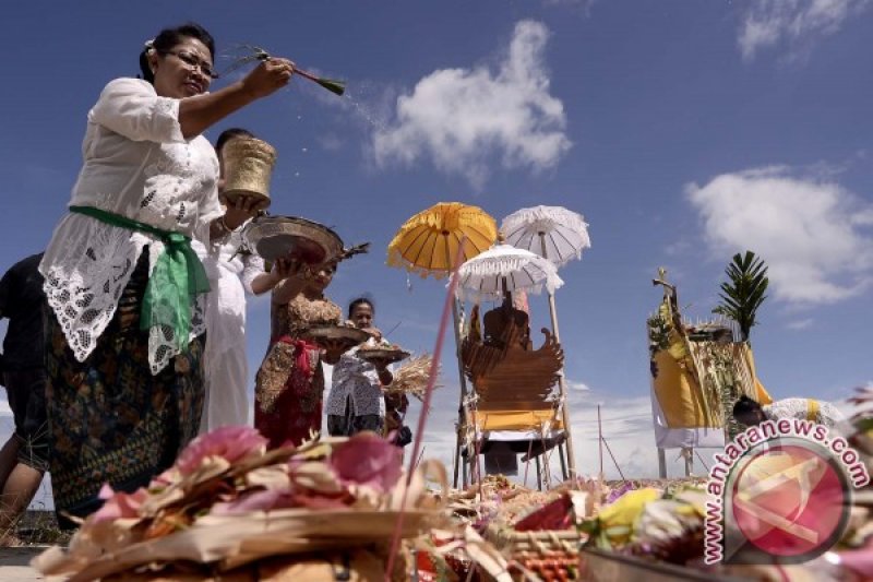 UPACARA MELASTI DI MANADO