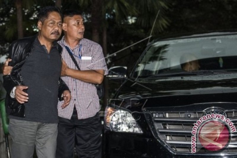 KPK JEMPUT PAKSA BUDI SUPRIYANTO