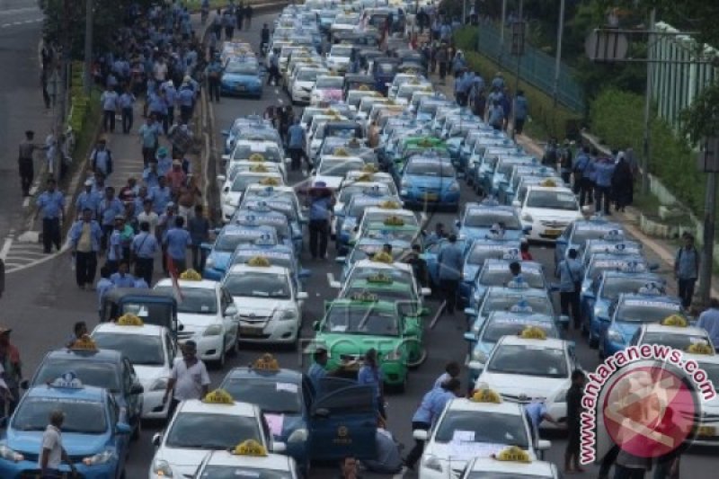 DEMO ANGKUTAN UMUM DAN TAKSI