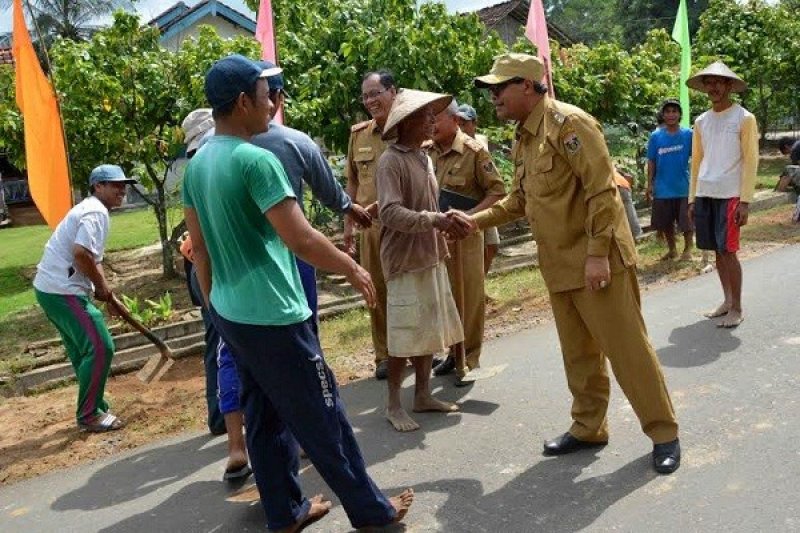 LOEKMAN TEMUI MASYARAKAT TRIMURJO