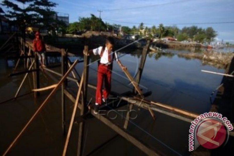 JEMBATAN DARURAT PARIAMAN