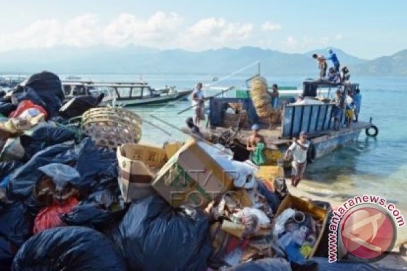 SAMPAH DI KAWASAN WISATA GILI