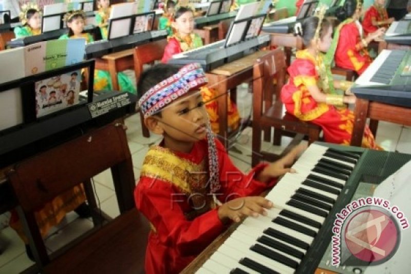 KONSER MUSIK PIANO DALAM KELAS