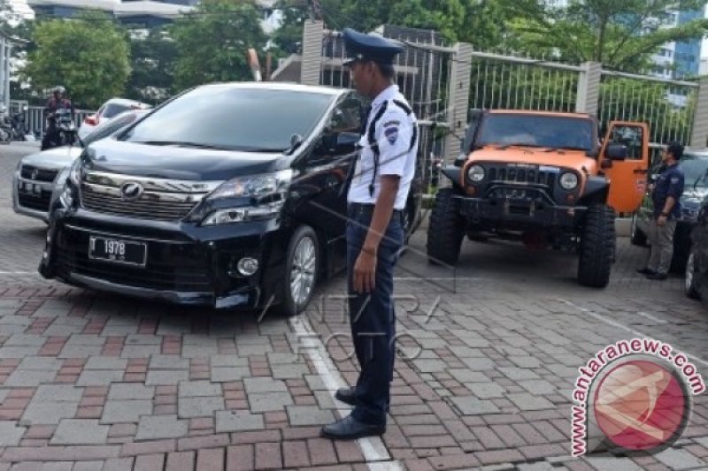 KPK SITA MOBIL BUPATI SUBANG