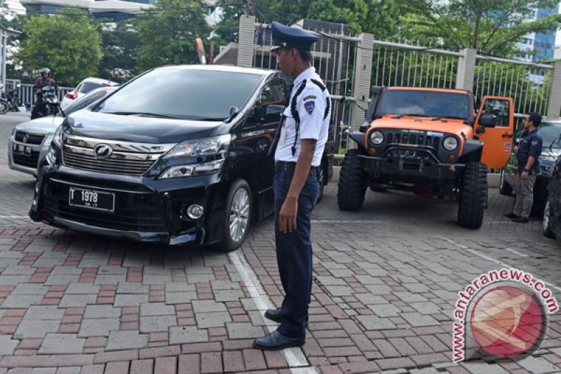 KPK Sita Mobil Bupati Subang