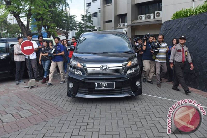 KPK Sita Mobil Bupati Subang