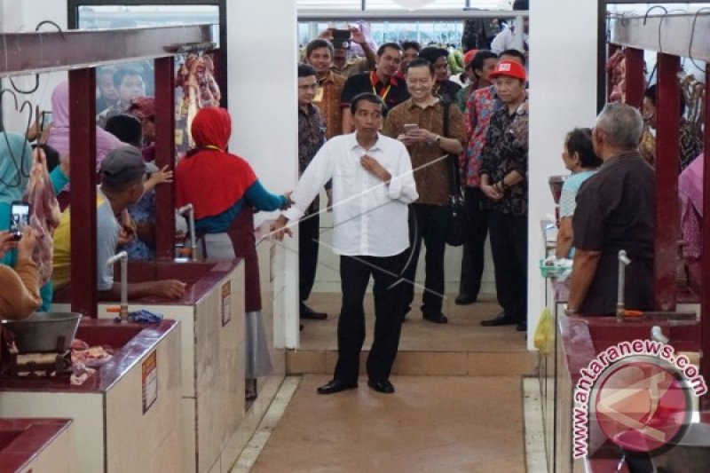 JOKOWI REVITALISASI PASAR TRADISIONAL