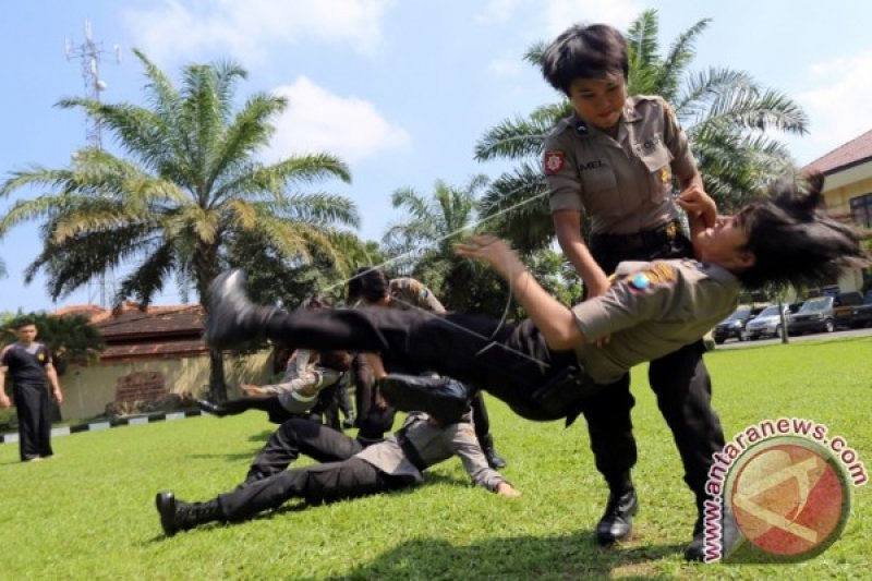 LATIHAN BELA DIRI POLWAN