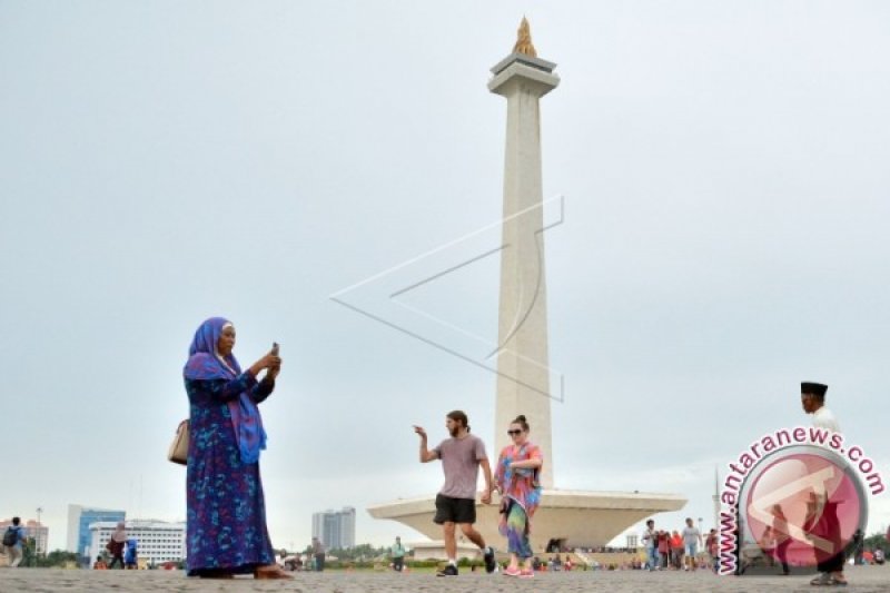 LIBURAN DI MONAS