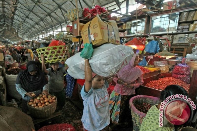 UPAYA MENGANGKAT PEREKONOMIAN RAKYAT