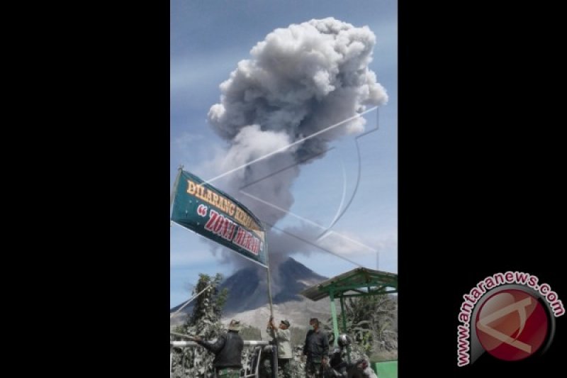 AKTIVITAS GUNUNG SINABUNG MENINGKAT