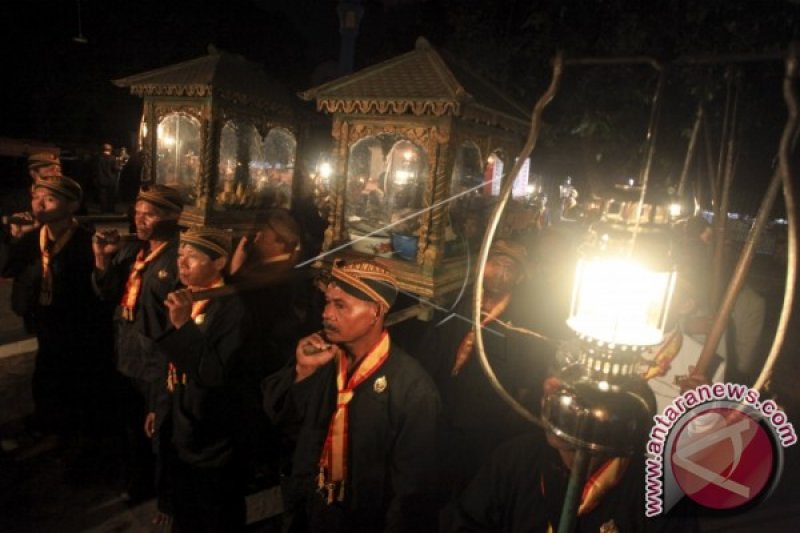 TRADISI SAMBUT MALAM LAILATUR QADAR