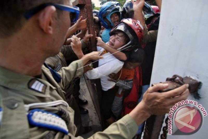 PEMBAGIAN SEDEKAH DI PALU