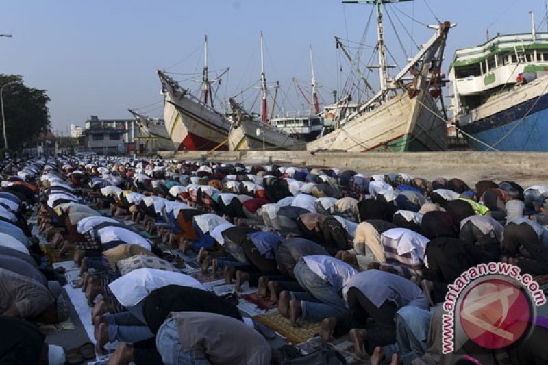 Umat Muslim Seluruh Dunia  Rayakan Idul Fitri