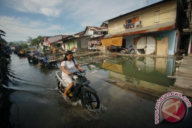 Banjir Rob Perkampungan Nelayan