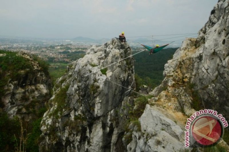 WISATA EKSTRIM KARST