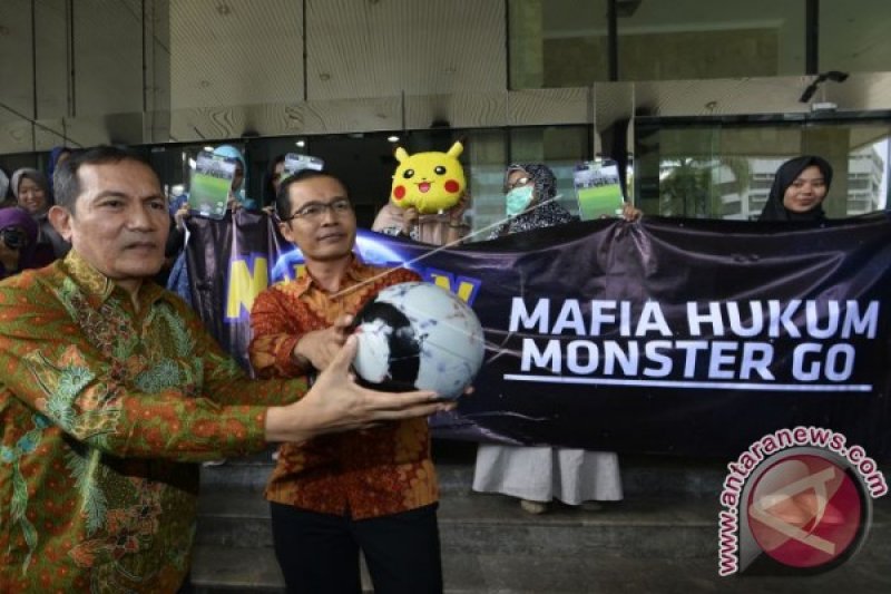 BERANTAS MAFIA HUKUM DI PENGADILAN