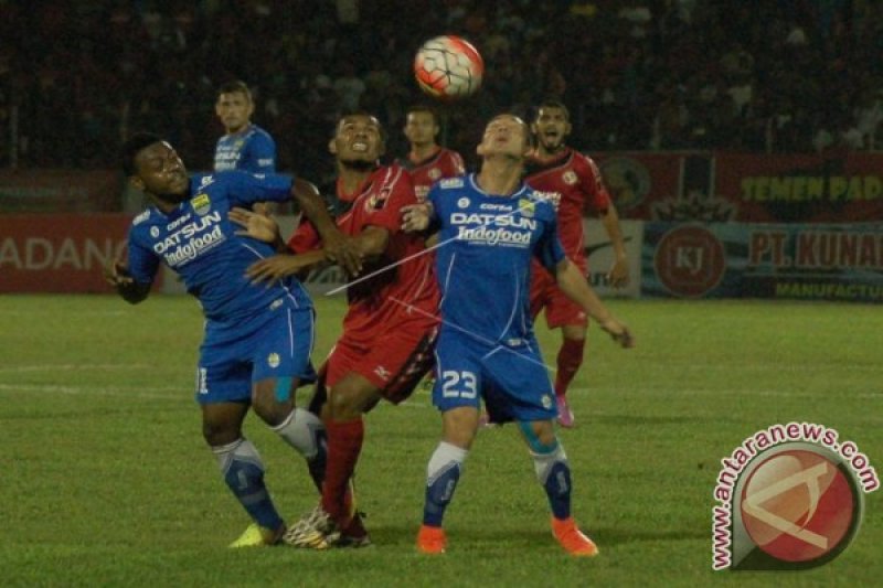 SEMEN PADANG VS PERSIB BANDUNG