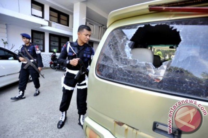 BENTROK POLISI DENGAN SATPOL PP