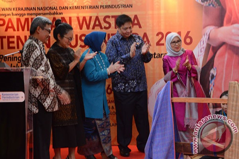 Pameran Wastra Tenun Nusantara 2016