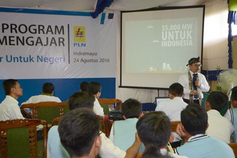 GM PLN Disjabar Berbagi Ilmu di SMAN 1 Lelea Indramayu