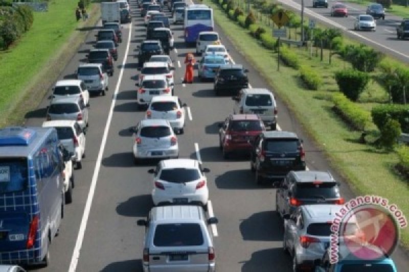 Tol Jagorawi-Puncak Berlaku Satu Arah untuk Turun