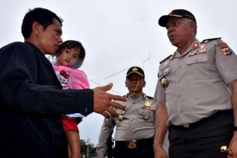 Keluarga guru agama yang ditembak kelompok bersenjata