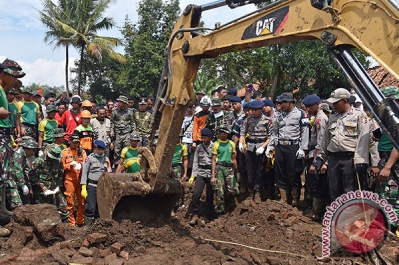 Tim Gabungan Perluas Pencarian Korban Banjir Garut