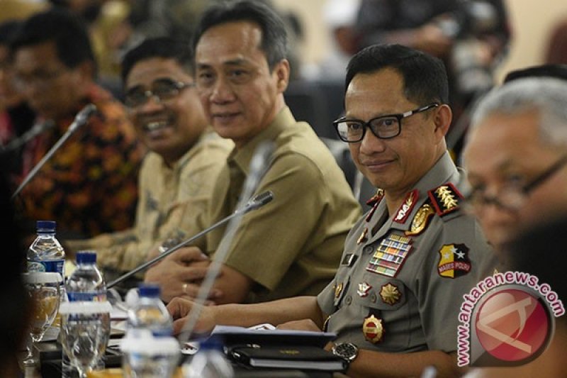 Kapolri Tinjau Lokasi Bencana Banjir di Garut 