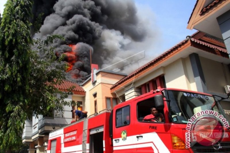 KANTOR DPRD GOWA DIBAKAR