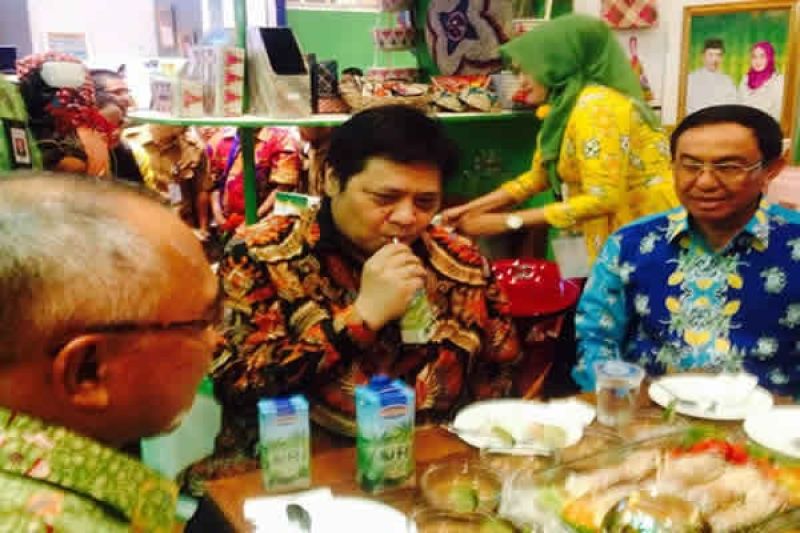 Menteri Perindustrian Cicipi Kuliner Hasil Perkebunan Inhil 