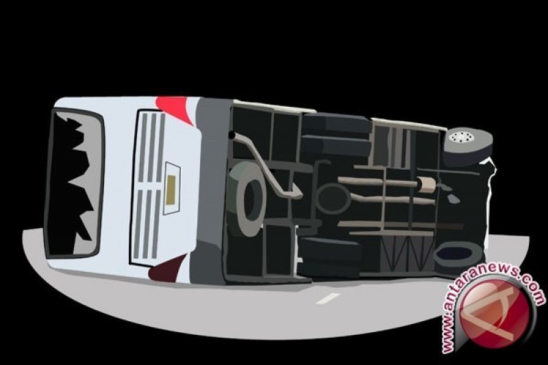 Bus Terperosok, Belasan Penumpang Dilarikan ke RSUD Cianjur