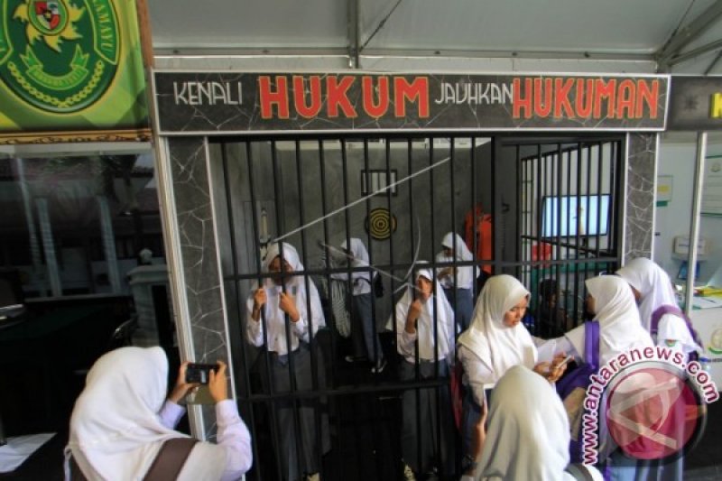 EDUKASI MENGENAL HUKUM