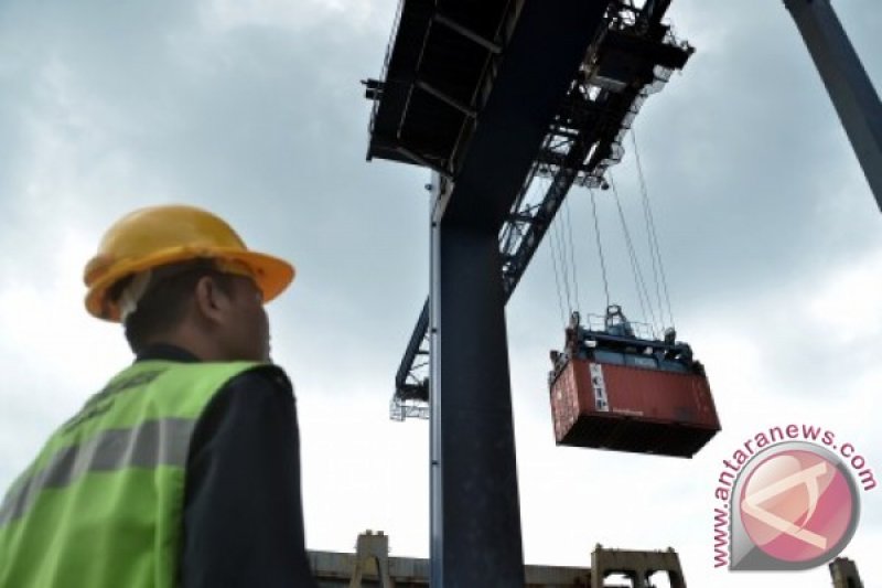 WAKTU TUNGGU TERMINAL PETI KEMAS MAKASSAR