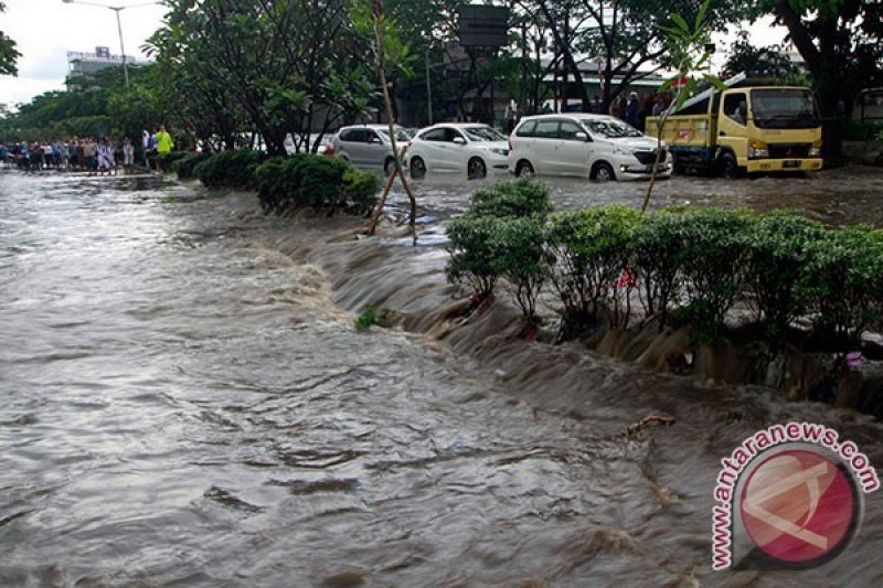 Cara kontestan Pilwalkot Bandung selesaikan banjir