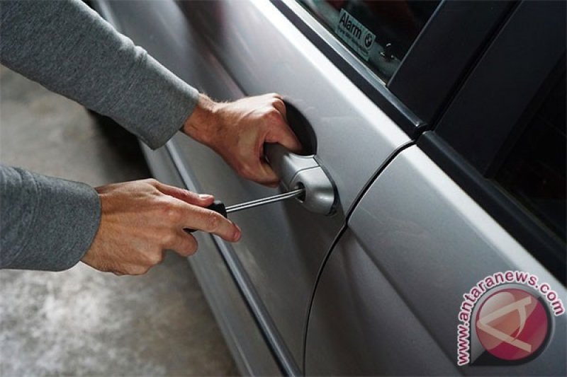 Polisi Buru Perampas Mobil Rental Online 