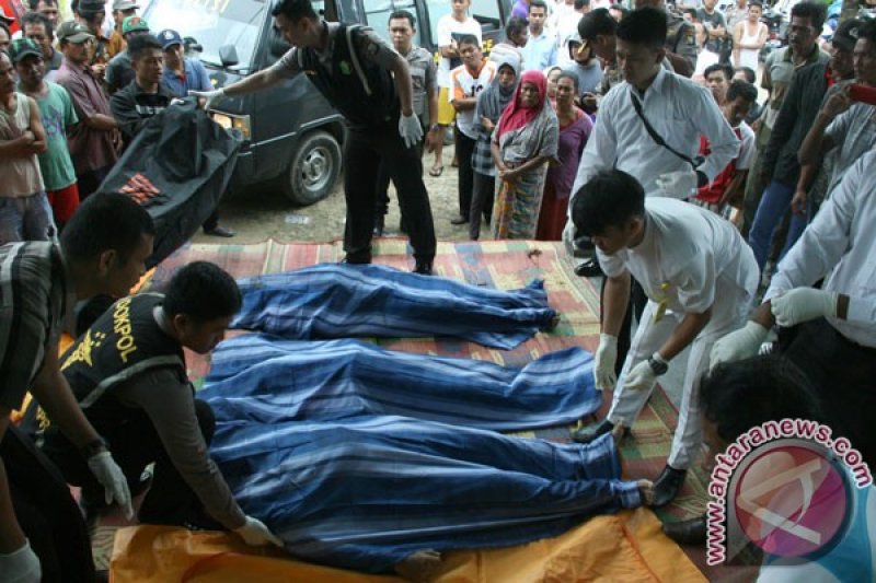 Evakuasi Korban Kapal Tenggelam Di Batam