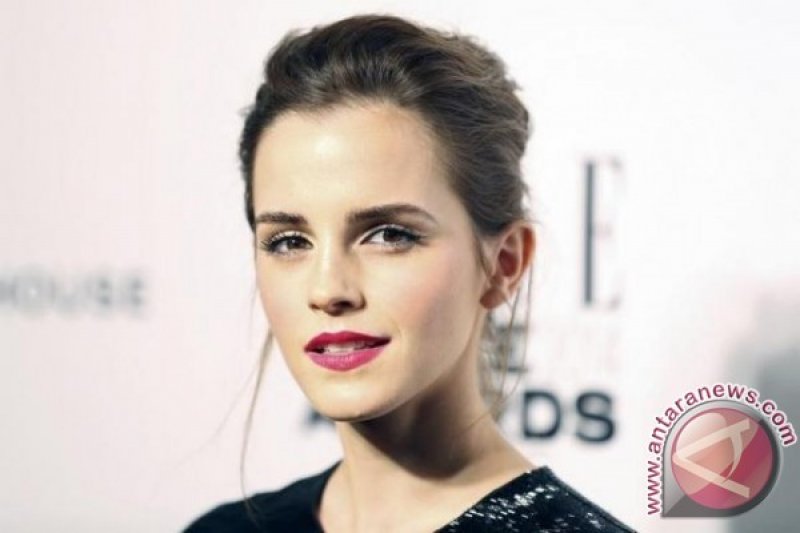 Emma Watson Sembunyikan 100 Buku di Kereta Bawah Tanah