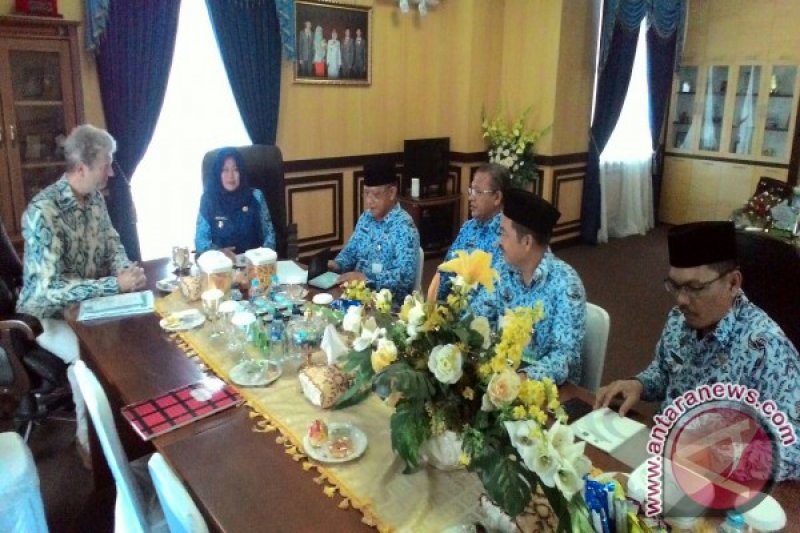 Counsellor Kedutaan Australia Bertemu Bupati Natuna