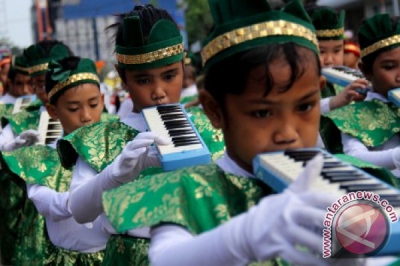 PARADE MARCHING BAND