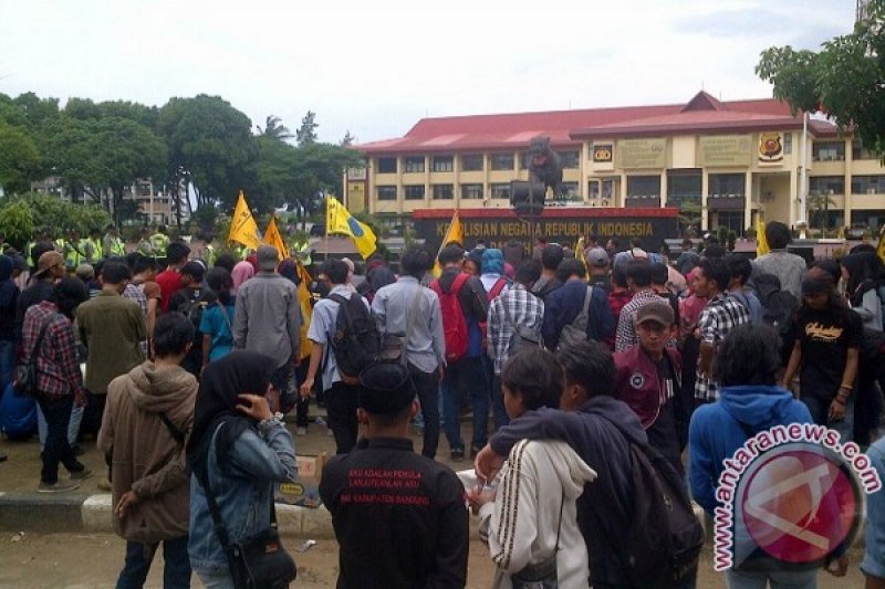 Mahasiswa Bandung Minta Polisi Bebaskan Petani Majalengka