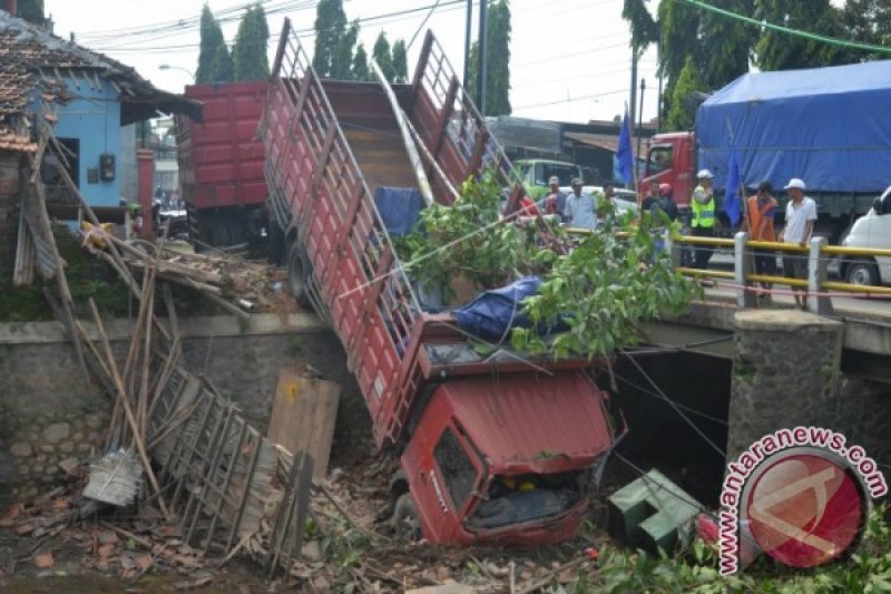 KECELAKAAN DI JALUR PANTURA