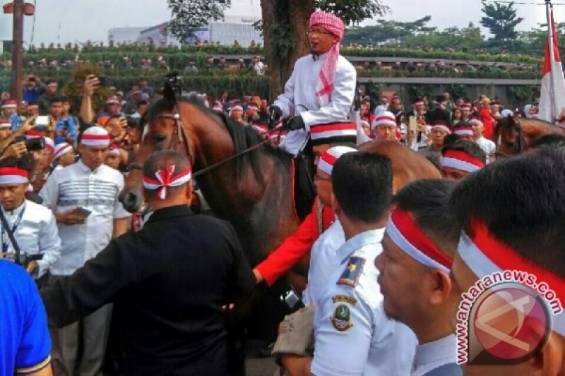 Aa Gym Berikan Khutbah Pernikahan Putra Sulung Aher